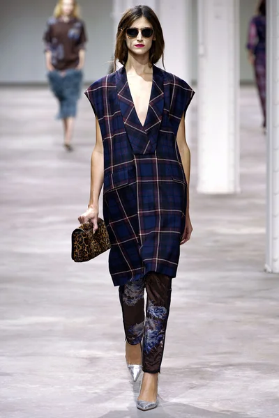 Look 30